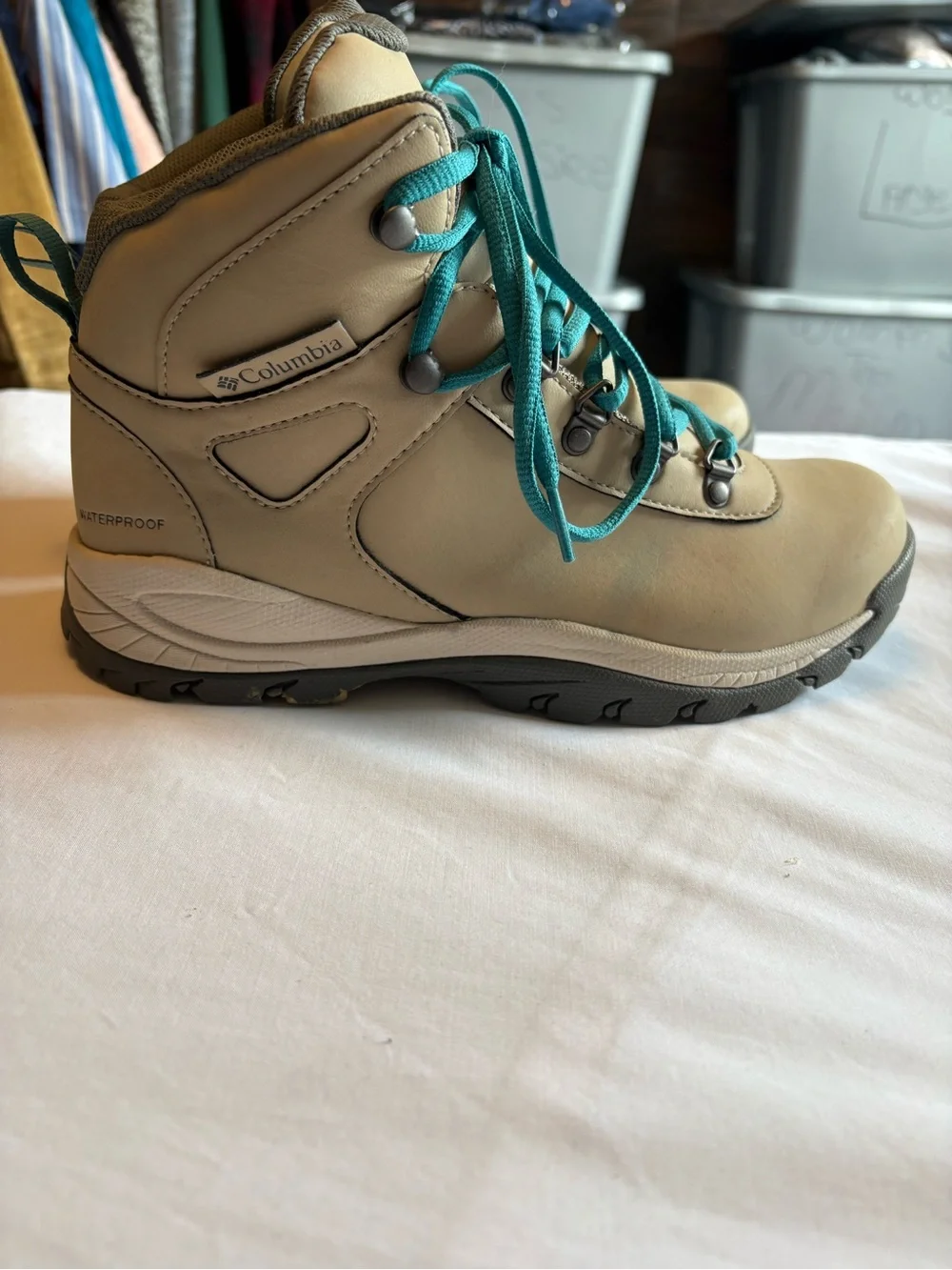 Columbia Tan Hiking Boots with Teal Laces